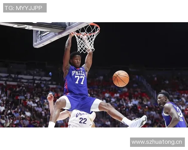 埃奇库姆高空起飞挑战米切罗虽未成功却成功造成犯规 埃奇库姆高空起飞挑战米切罗虽未成功却成功造成犯规