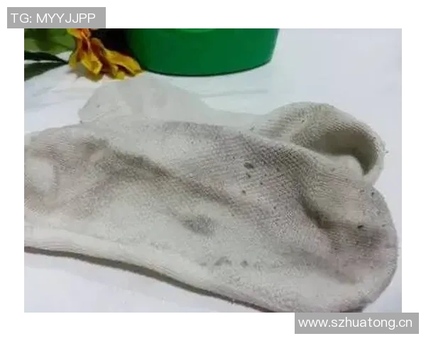 阿德巴约赛后吐槽阿贾汗臭味直言袜子太酸引发热议 阿德巴约赛后吐槽阿贾汗臭味直言袜子太酸引发热议