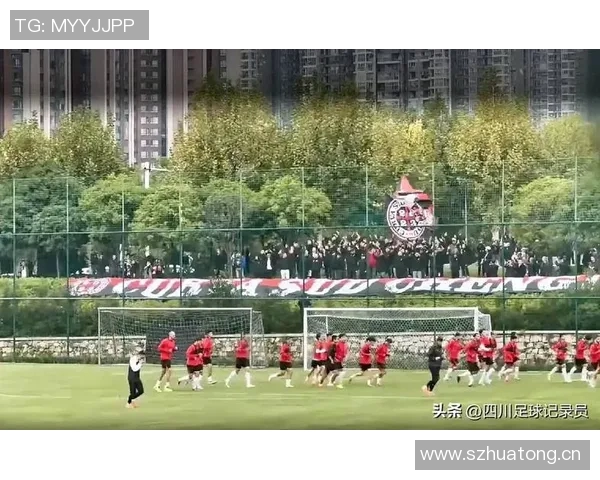 亚足联对蓉城处以3000美元罚款因球迷向蔚山球员投掷水瓶事件 亚足联对蓉城处以3000美元罚款因球迷向蔚山球员投掷水瓶事件