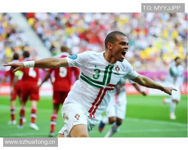 佩佩回忆初见C罗时光：17岁少年训练后啃苹果健身的故事